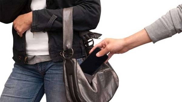 Mơ thấy mất điện thoại l&agrave; của người th&acirc;n