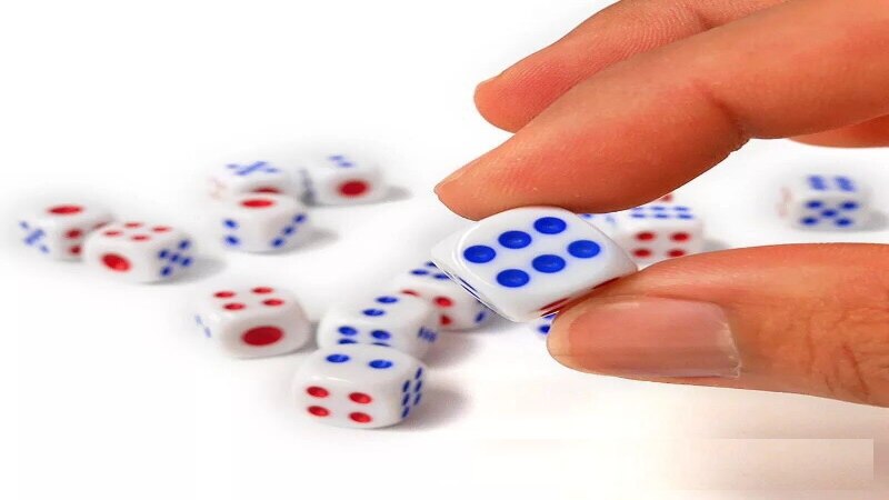 C&aacute;c c&ocirc;ng cụ để chơi lắc x&iacute; ngầu